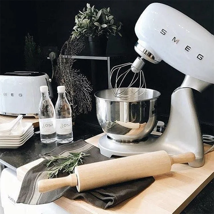 WIN: een pastelblauwe keukenmachine van Smeg! 1 Keukenmachine SMEG blauw