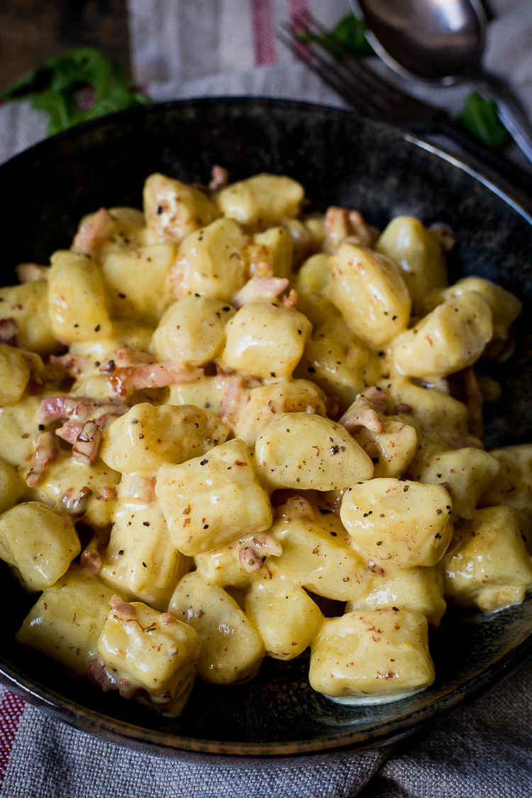 Zelfgemaakte gnocchi met saffraan en bacon 2 Zelfgemaakte gnocchi met saffraan en bacon