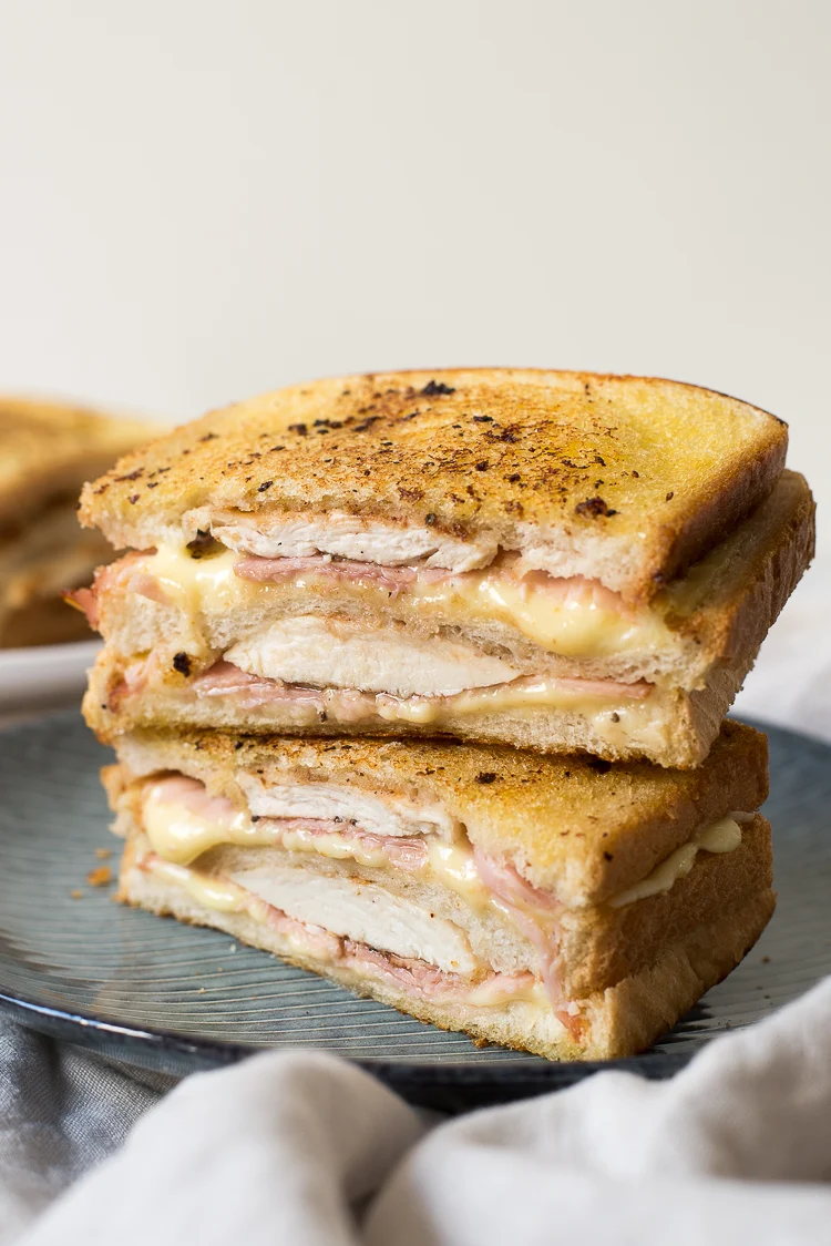 Fastfood Friday: Kip cordon blue tosti 1 Kip Cordon Bleu tosti