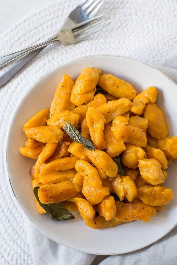Zoete aardappel gnocchi met salieboter 1 zoete aardappel gnocchi