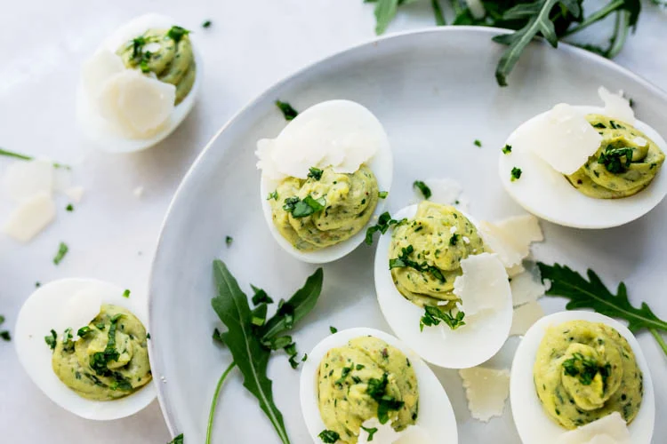 20x lekkere gerechten voor Pasen 6 PASEN GevuldeEierenmetPesto FI