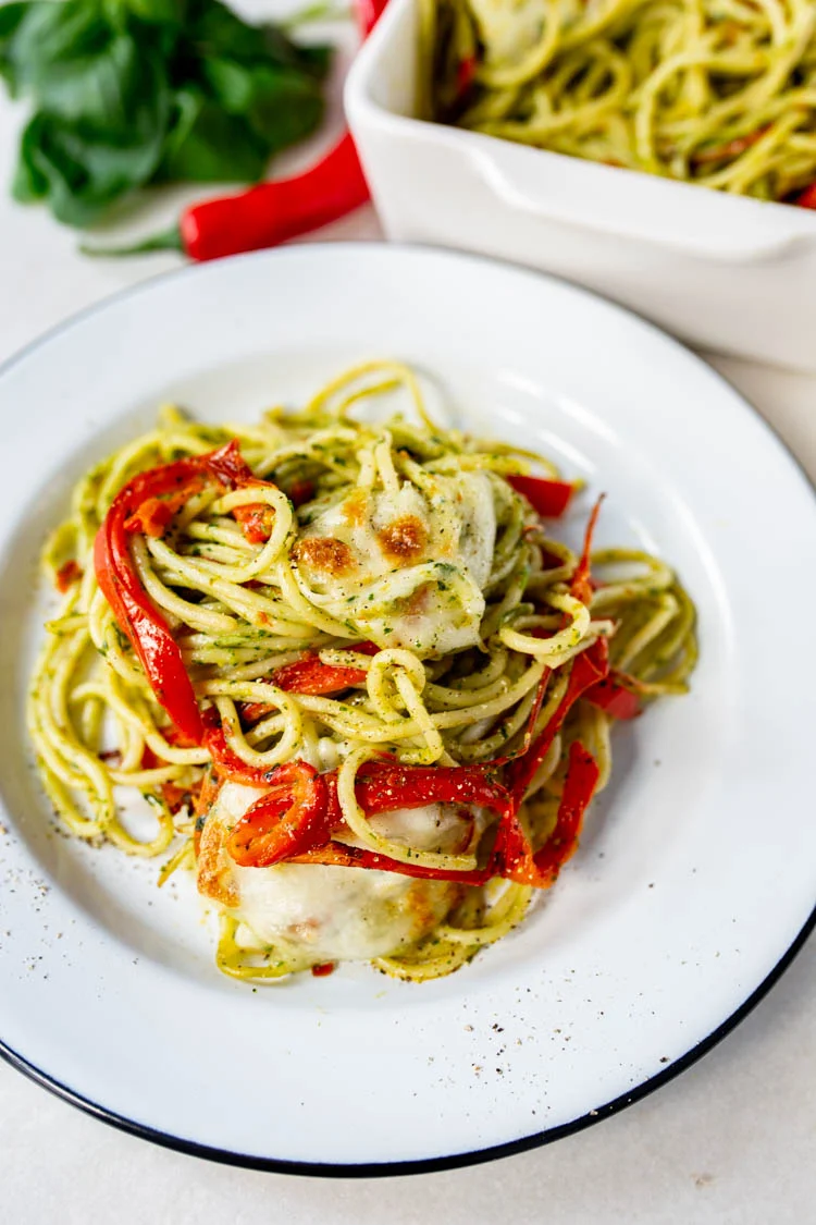 Spaghetti met knoflook/basilicum olie en gegrilde zoete paprika 1 SpaghettiBasilicumGegrildePaprikaMozzarella ST