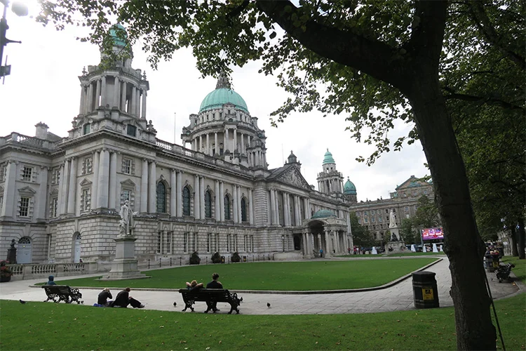 CITY GUIDE BELFAST - TO DO 2 Belfast City Hall
