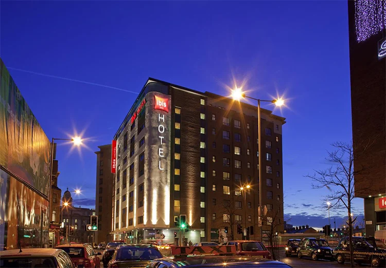 CITY GUIDE BELFAST - TO STAY 6 Ibis Belfast City Center hotel