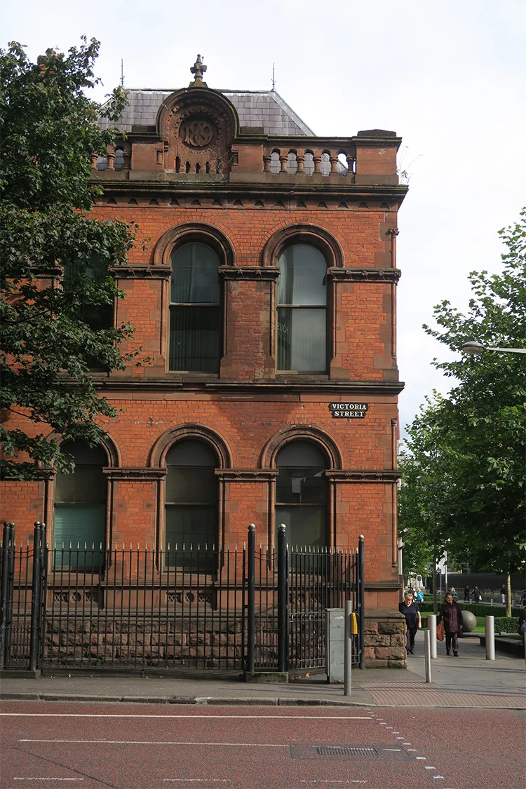 CITY GUIDE: BELFAST - IERLAND 10 CITY GUIDE Belfast