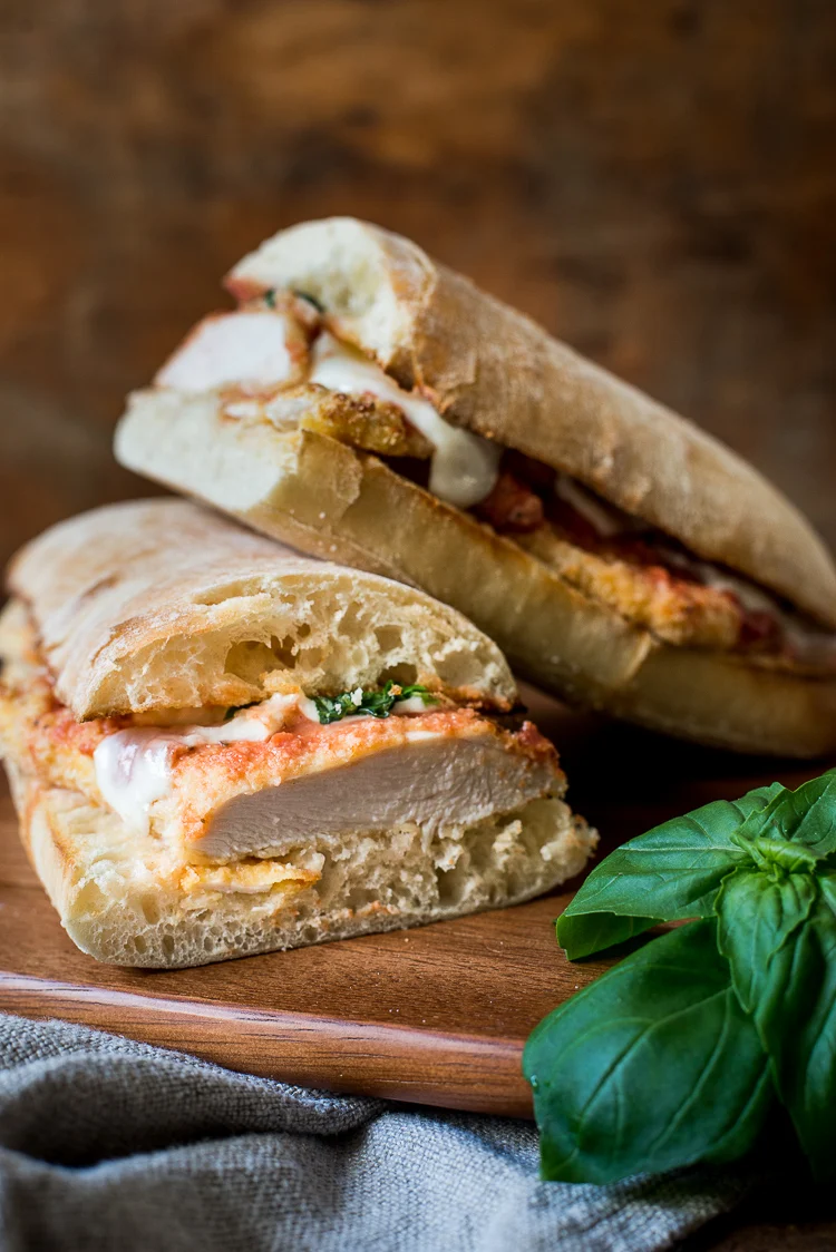 Fastfood Friday: Kip-Parmezaan sandwich 1 Kip-Parmezaan sandwich