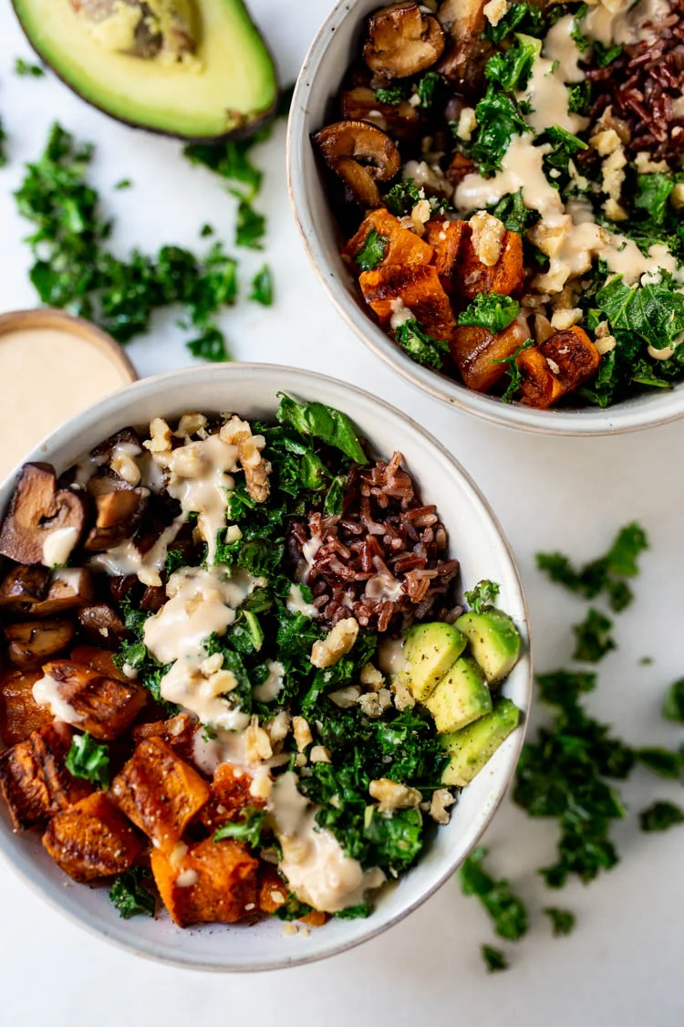 Buddha bowl met gegrilde pompoen en gebakken boerenkool 1 BuddhaBowlGegrildePompoenBoerenkool ST