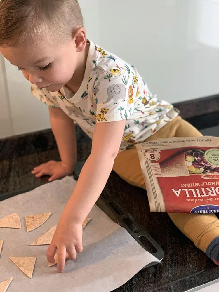 Koken met kinderen: Tortillachips met warme kaasdip 2 Santa Maria - Vic - tortillachips