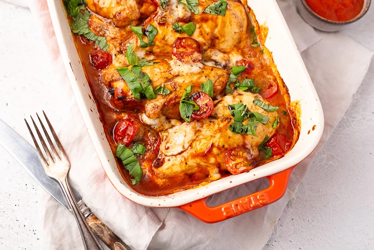 Balsamicokip met mozzarella en cherrytomaatjes