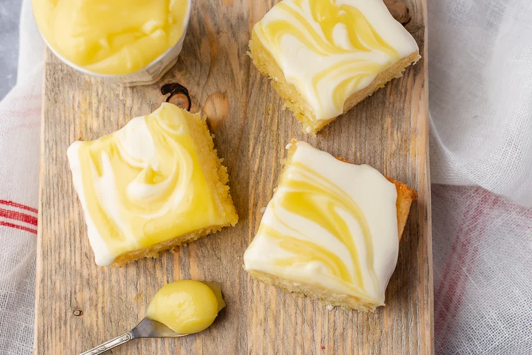 Fastfood Friday: Citroenbrownies met creamcheese en lemoncurd 10 Citroenbrownies met creamcheese en lemoncurd