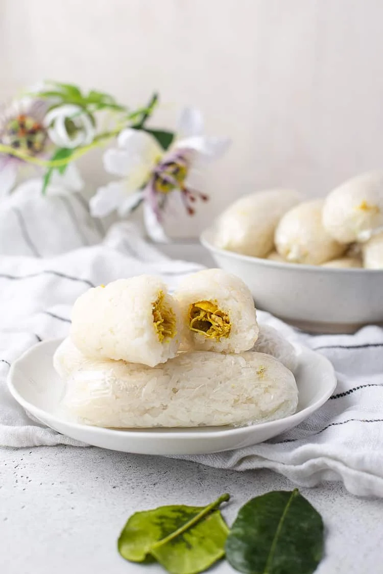 Cook the books: Lemper (kleefrijstrolletjes met kip) uit De bijbel van de Indonesische keuken 2 lemper 1