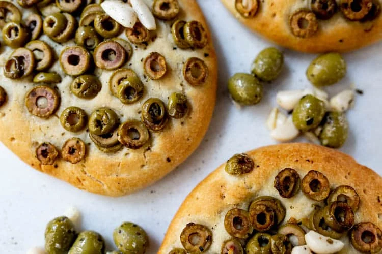 20 makkelijk avondeten meenemen 3 KnoflookOlijvenFoccacia FI