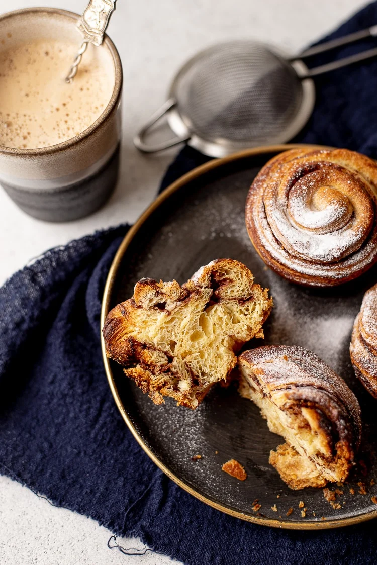 Fastfood Friday: Nutella Cruffins (croissantmuffins) 2 Nutella cruffins