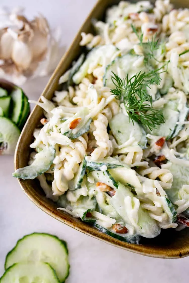 Romige Pastasalade met Komkommer en Witte Kool 1 RomigeKomkommerPastaSalade ST