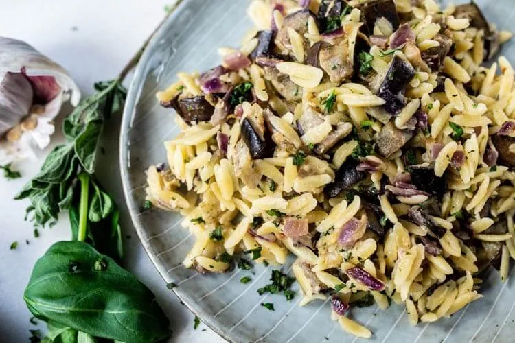 Vegetarische orzo met aubergine en geitenkaas 22 orzo vegetarisch