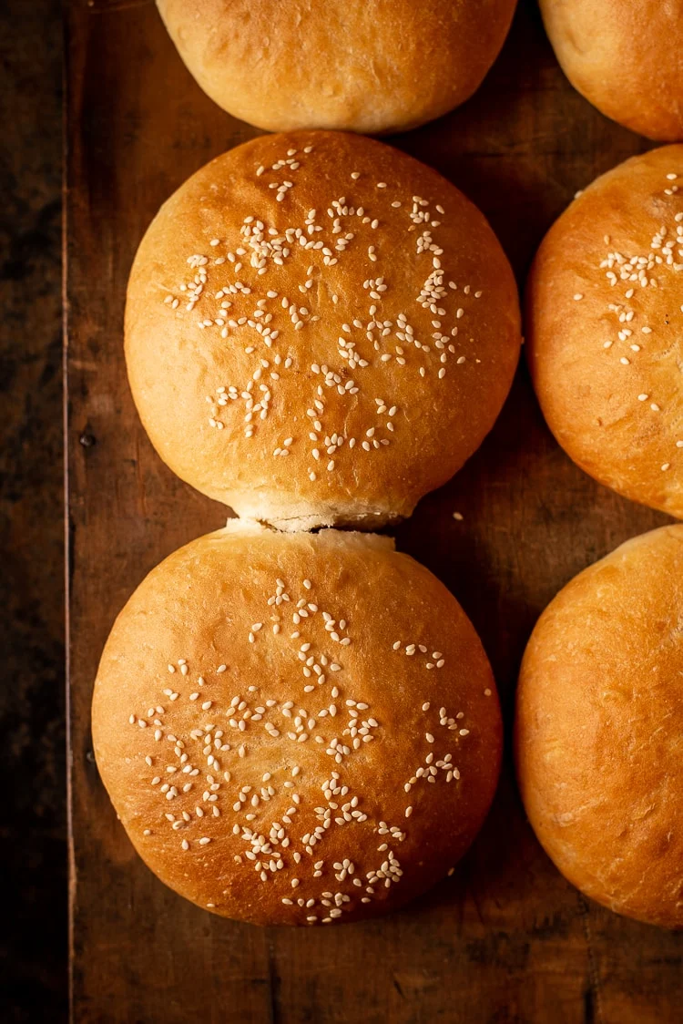 Zelfgemaakte hamburgerbroodjes 2 Zelfgemaakte hamburgerbroodjes