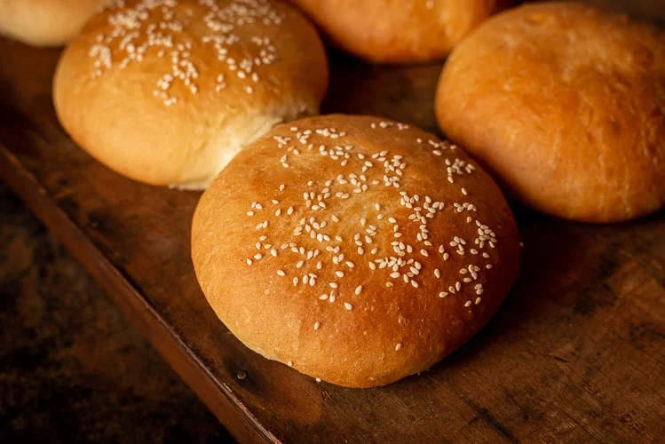Zelfgemaakte hamburgerbroodjes 3 Zelfgemaakte hamburgerbroodjes