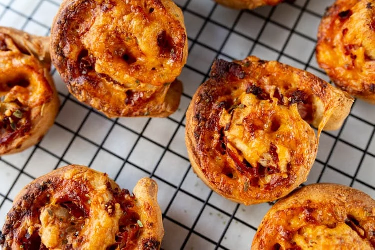 Fastfood Friday: Bacon Cheddar Rolls 19 BaconCheddarRolls FI