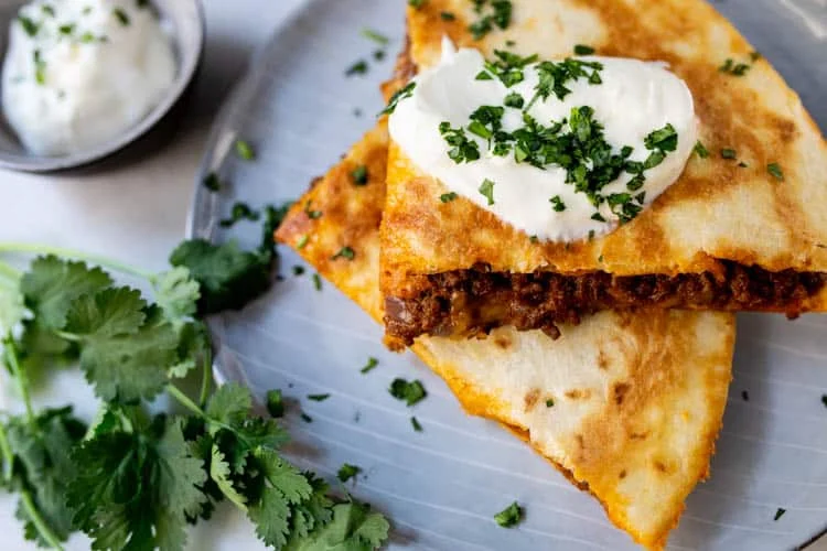 Quesedilla's met Currygehakt en Cheddar 16 QuesedillasCheddarCurrygehakt FI