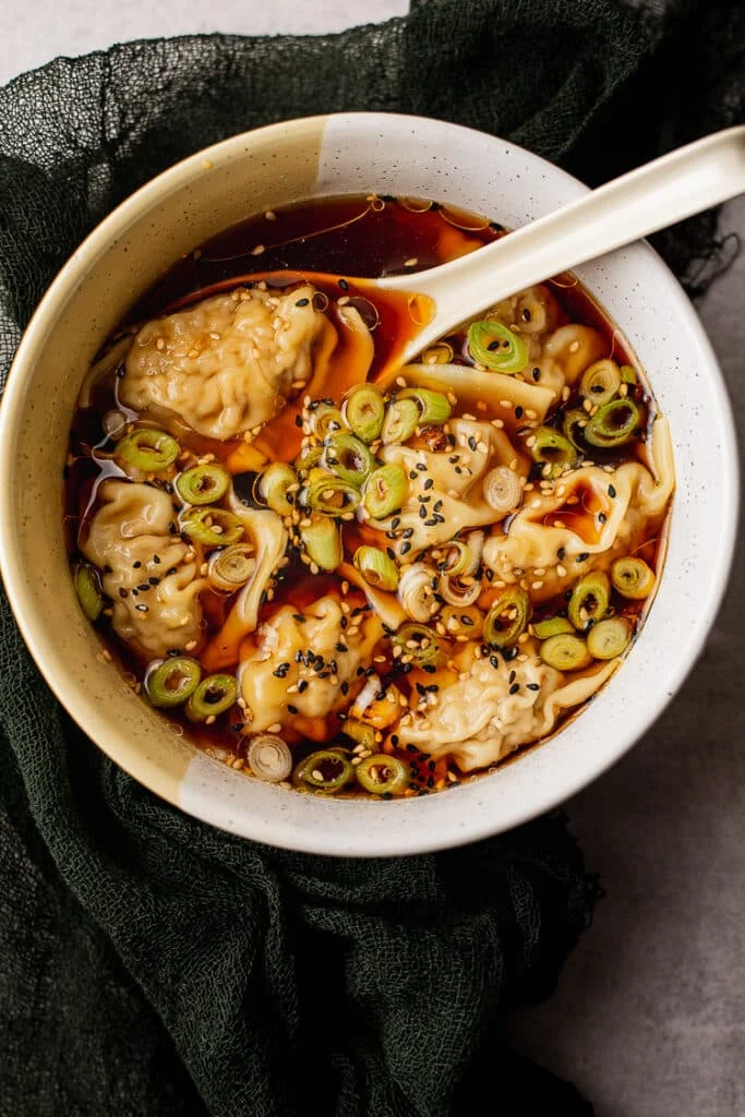 Cook the books: Beef Dumplings in zoetzure soep uit 'This is a book about Dumplings' 27 Beef dumplings in zoetzure soep