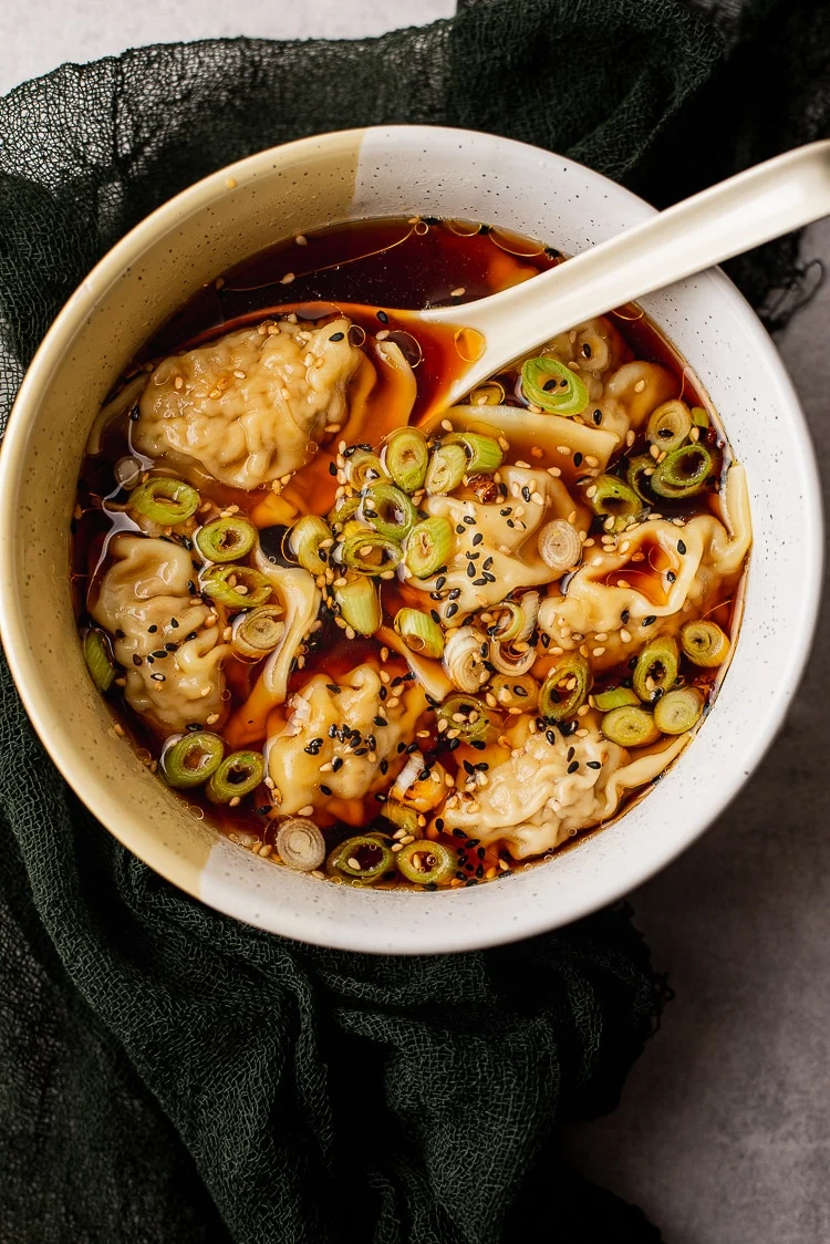 Cook the books: Beef Dumplings in zoetzure soep uit 'This is a book about Dumplings' 2 Beef dumplings in zoetzure soep