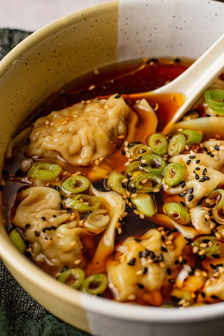 Cook the books: Beef Dumplings in zoetzure soep uit 'This is a book about Dumplings' 3 Beef dumplings in zoetzure soep