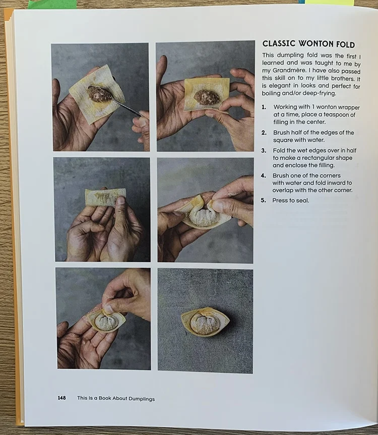 Cook the books: Beef Dumplings in zoetzure soep uit 'This is a book about Dumplings' 5 Dumplings vouwen