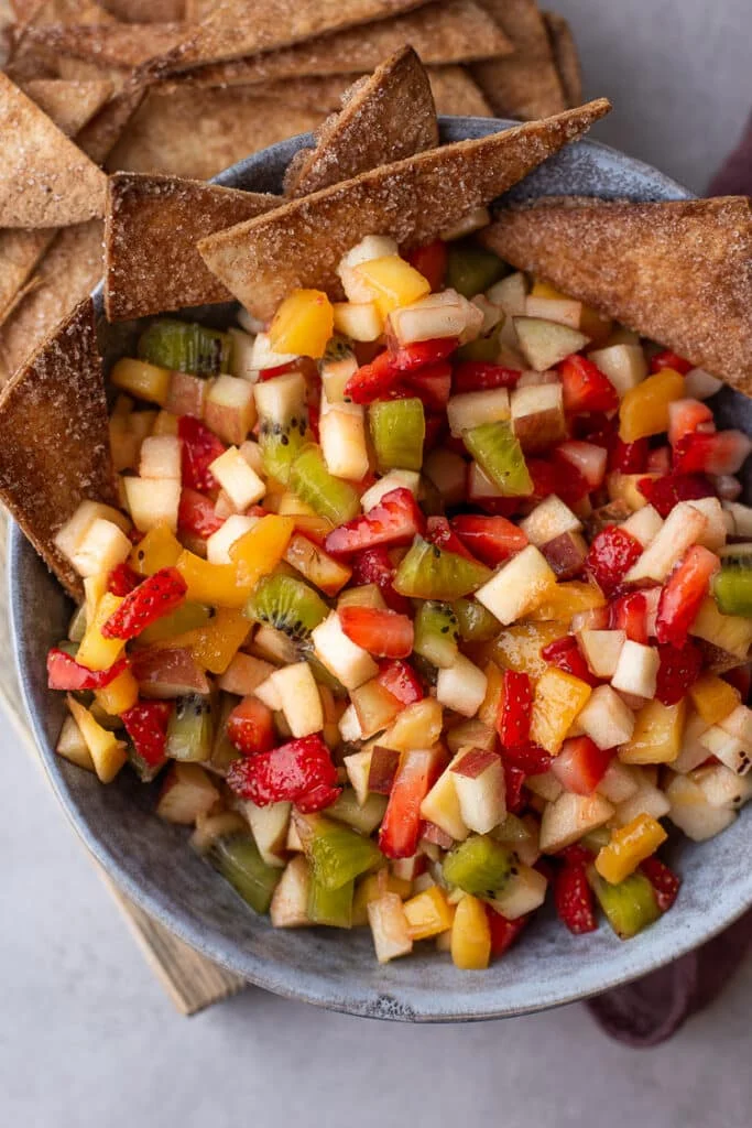 Fruitsalsa met kaneelchips 48 Fruitsalsa met kaneelchips