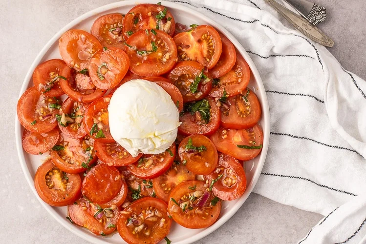 Gemarineerde tomatensalade met buffelmozzarella 3 Gemarineerde tomatensalade met buffelmozzarella
