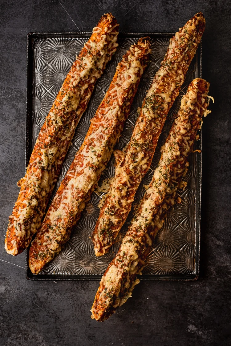 Cook the books: Provençaalse Broodsticks uit 'Ruige Kost' 2 Provençaalse broodsticks