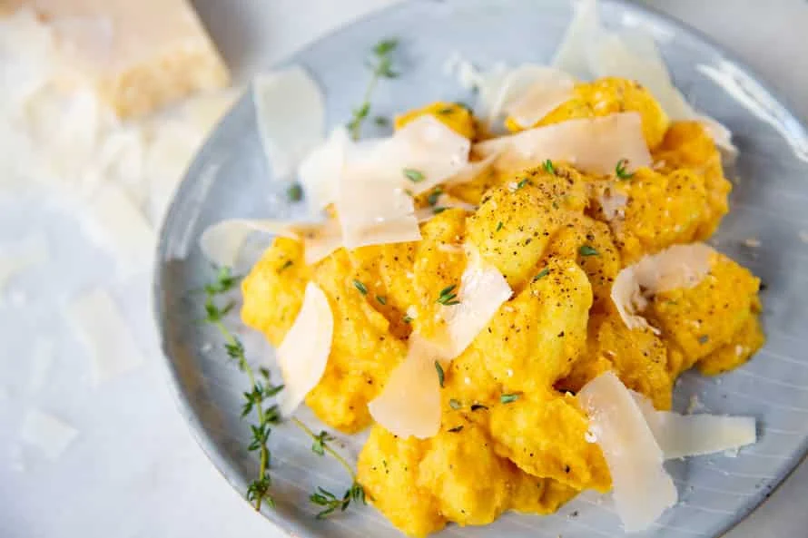 Gnocchi met Pompoensaus en Parmezaan 2 Gnocchi met Pompoen en Parmezaan FI