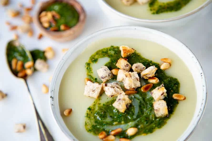 Knoflook Aardappelsoep met Pesto en Croutons 2 Knoflook Aardappelsoep met Pesto en Croutons FI