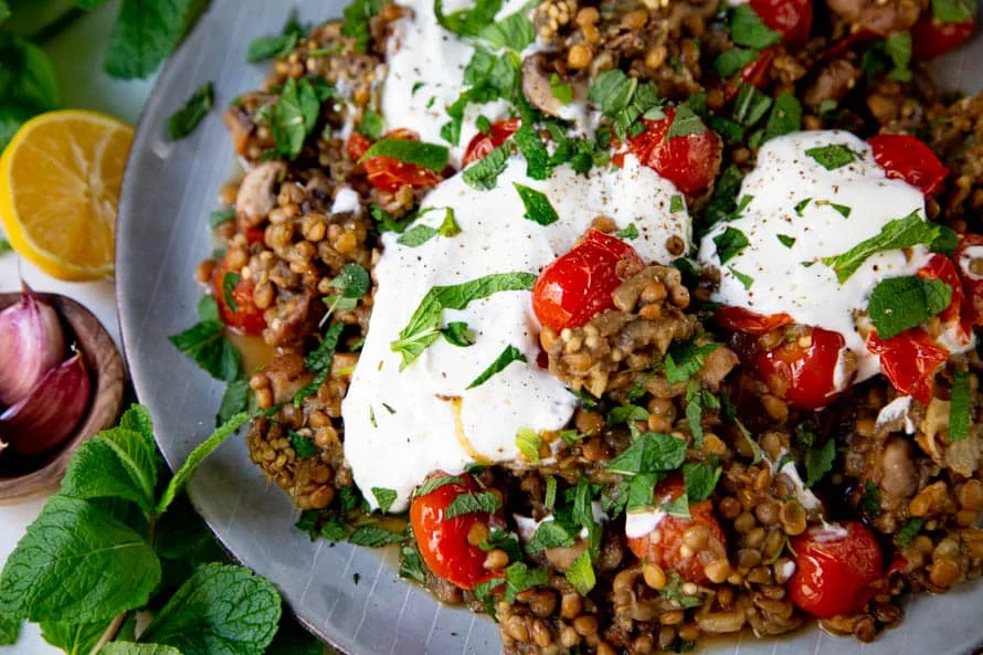 Linzen met Aubergine, Tomaat en Yoghurt uit 'Simple' van Ottolenghi 2 Linzen met Aubergine Tomaat en Yoghurt FI
