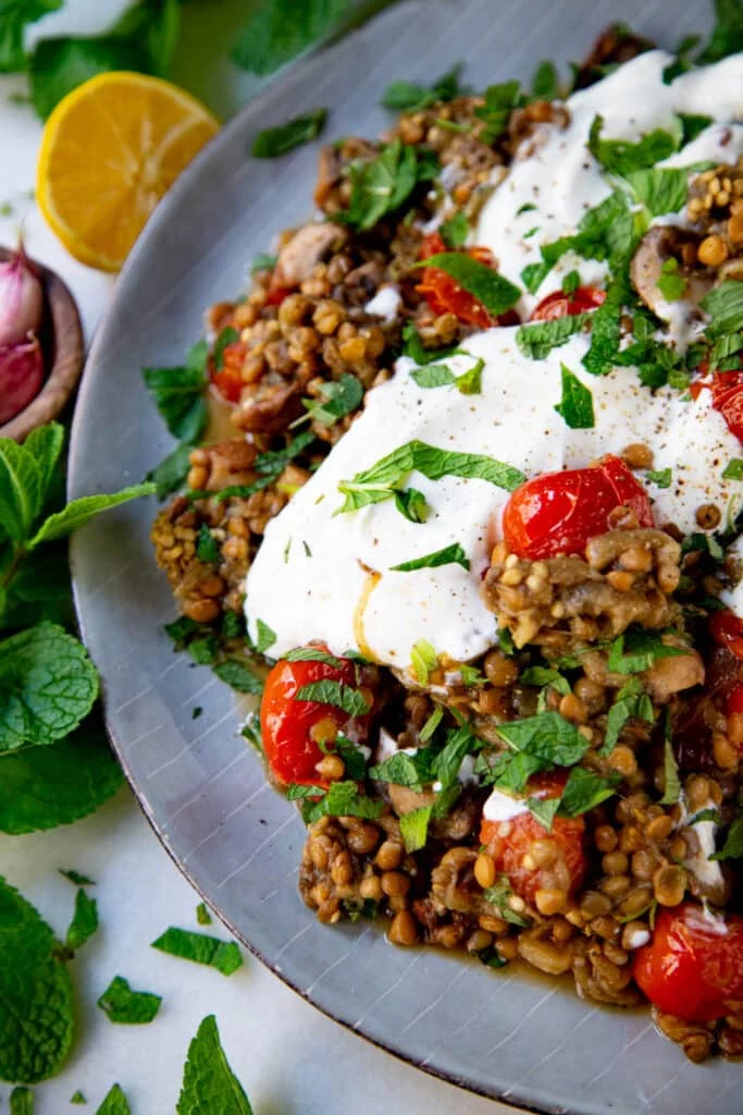 Linzen met Aubergine, Tomaat en Yoghurt uit 'Simple' van Ottolenghi 37 Linzen met Aubergine Tomaat en Yoghurt ST