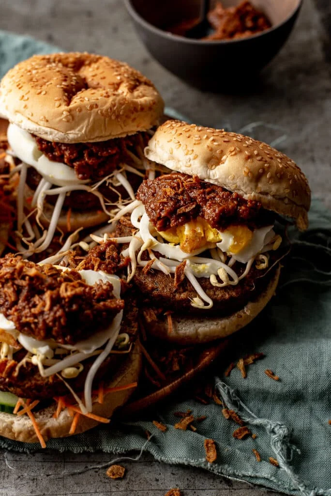 Cook the books: Gado Gado burgers van Leuke Recepten 55 Gado Gado burgers