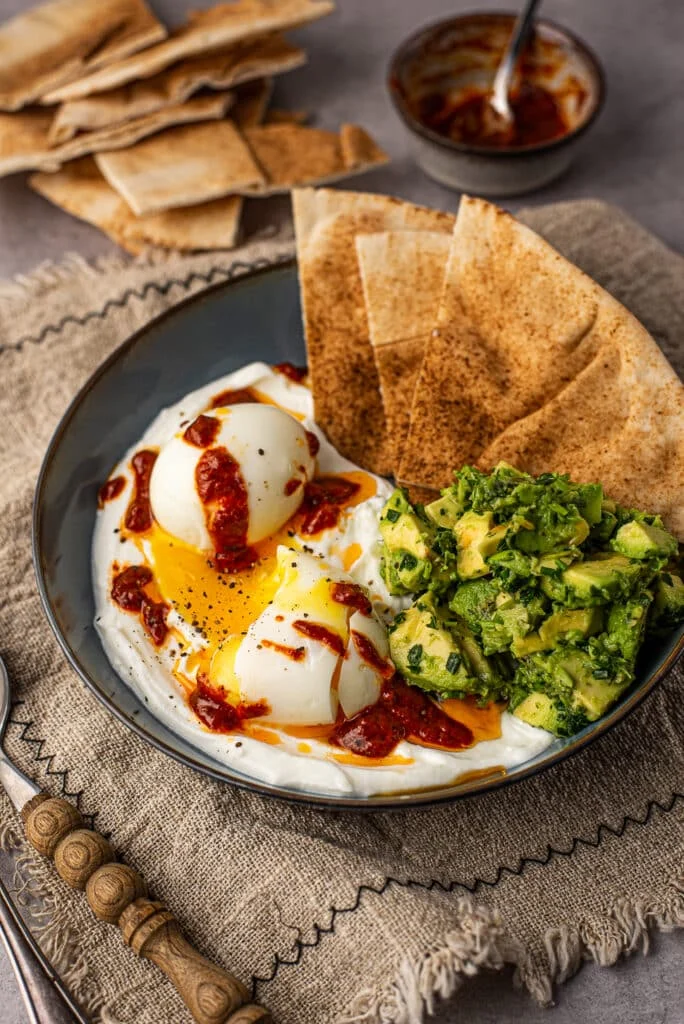 Hartige yoghurtbowl met harissa-eieren en Libanees brood 7 Hartige yoghurtbowl met harissa-eieren en libanees brood
