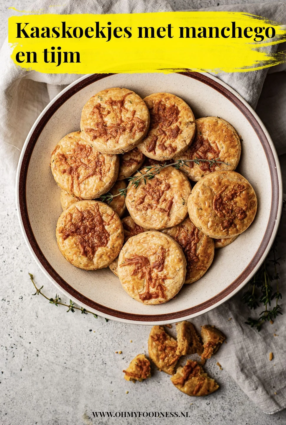 Cook the Books: Kaaskoekjes met manchego en tijm van Rutger 5 Kaaskoekjes met manchego en tijm