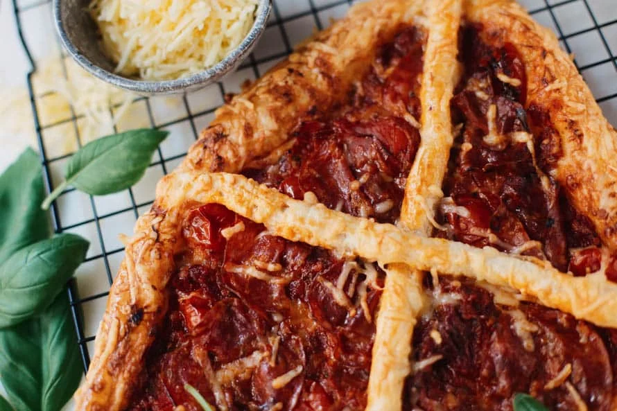 Spaanse Mijter Plaattaart met Chorizo 2 SpaanseMijterPlaattaart FI