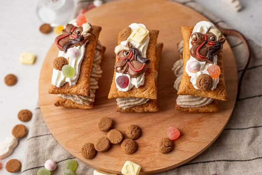 Sinterklaastompoucen met speculaasroom 3 Sinterklaas tompoucen met speculaasroom