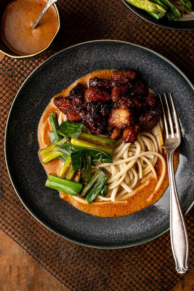 Udon in gele curry met plakkerige speklapjes 19 Udon in gele curry met plakkerige speklapjes
