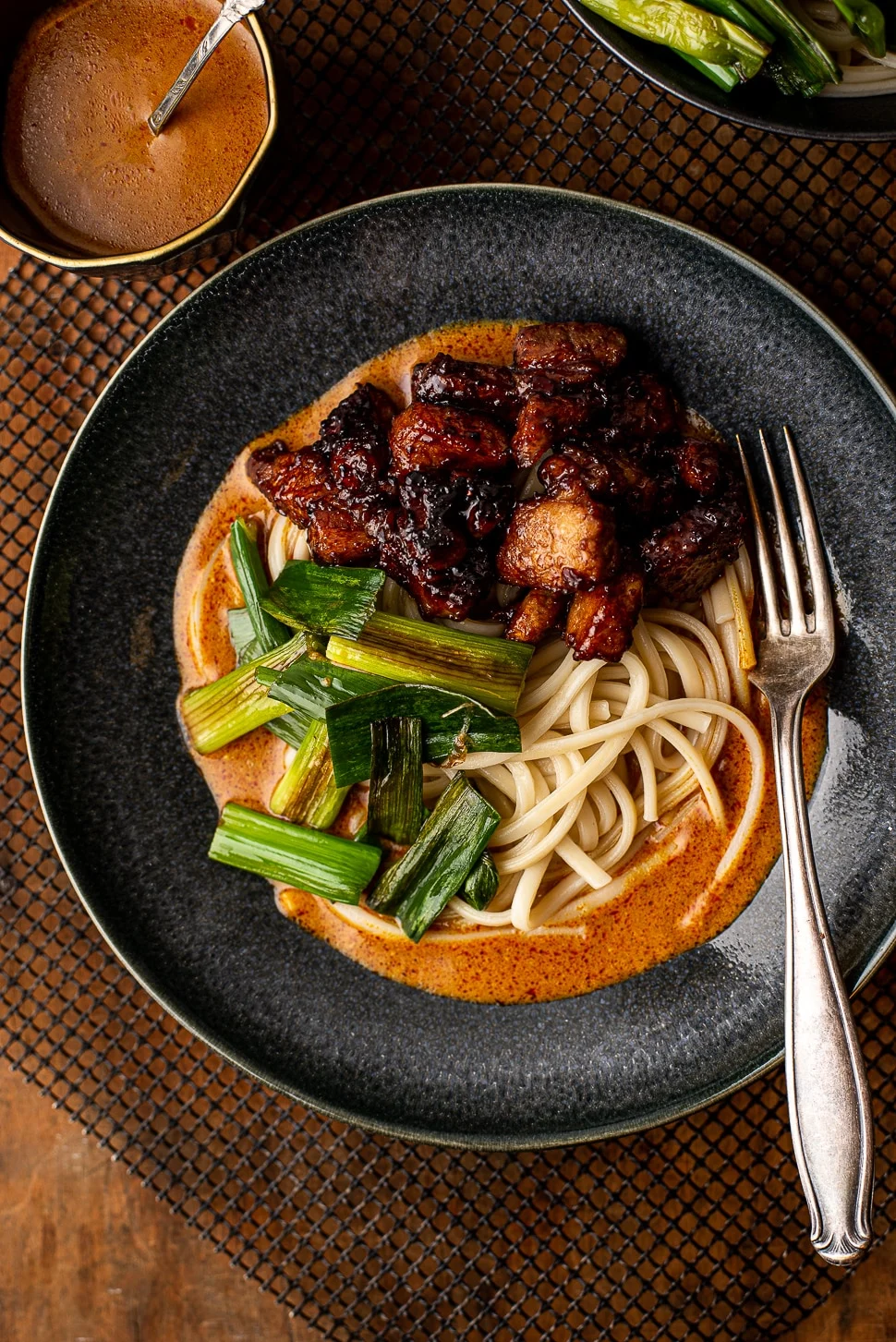 Udon in gele curry met plakkerige speklapjes 1 Udon in gele curry met plakkerige speklapjes
