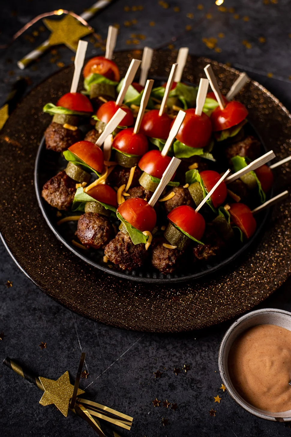 Borrelhapje: Cheeseburger prikkertjes 1 Cheeseburger prikkertjes