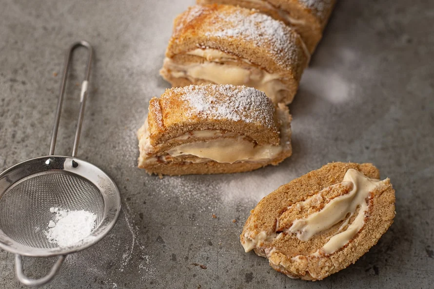 Gingerbread cakerol 3 Gingerbread cakerol