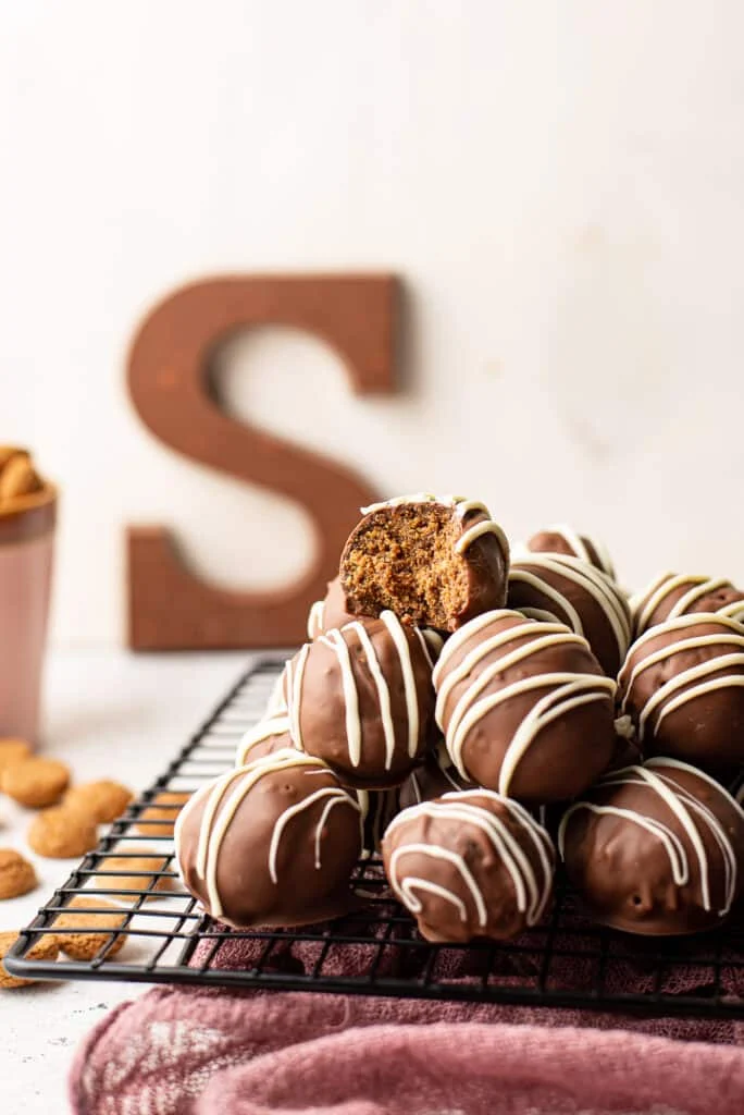 Fastfood Friday: Speculaas-kruidnotentruffels 23 Speculaas-kruidnotentruffels