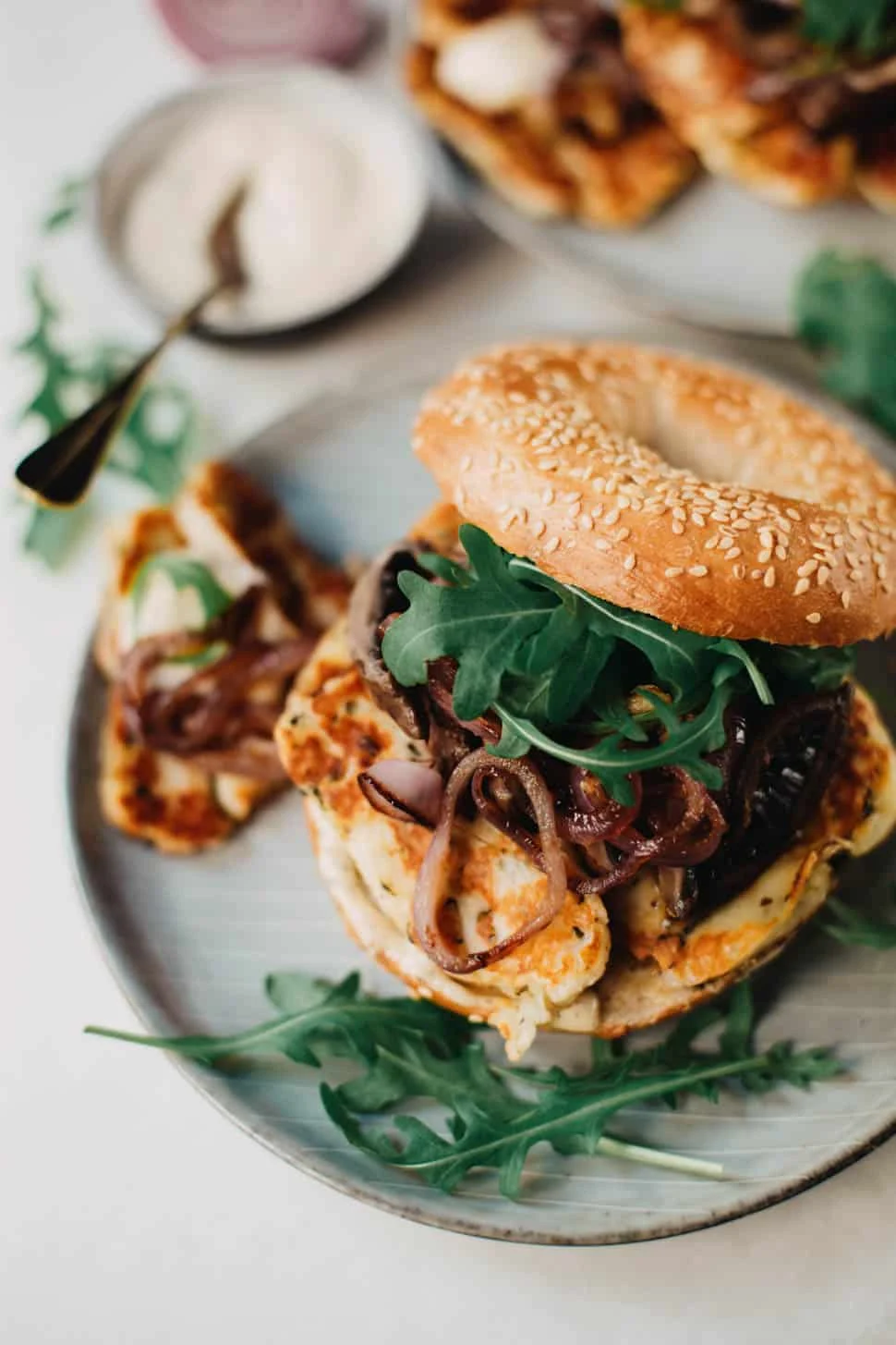Halloumi Bagel Burgers met Portobello en Truffelmayo 2 Halloumi Bagel Burgers met Portobello en Truffelmayo ST
