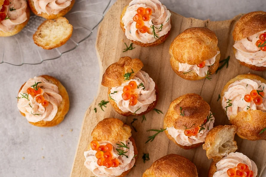 Soesjes met gerookte zalmmousse