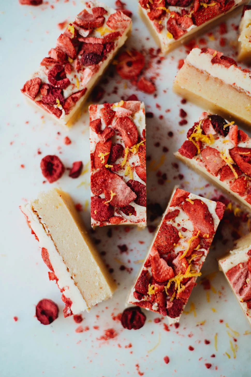Fastfood Friday: Citroen boterkoek met witte chocolade en rood fruit 1 citroen boterkoek met witte chocolade en rood fruit