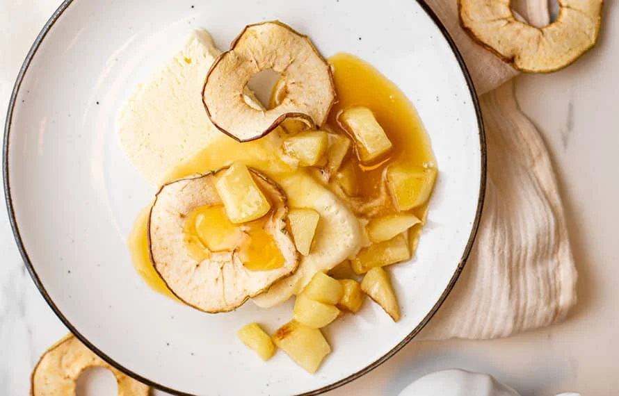 Themadiner: Drie-gangen Zuid-Tirol 6 Appel-vanilleparfait met appel-karamelsaus