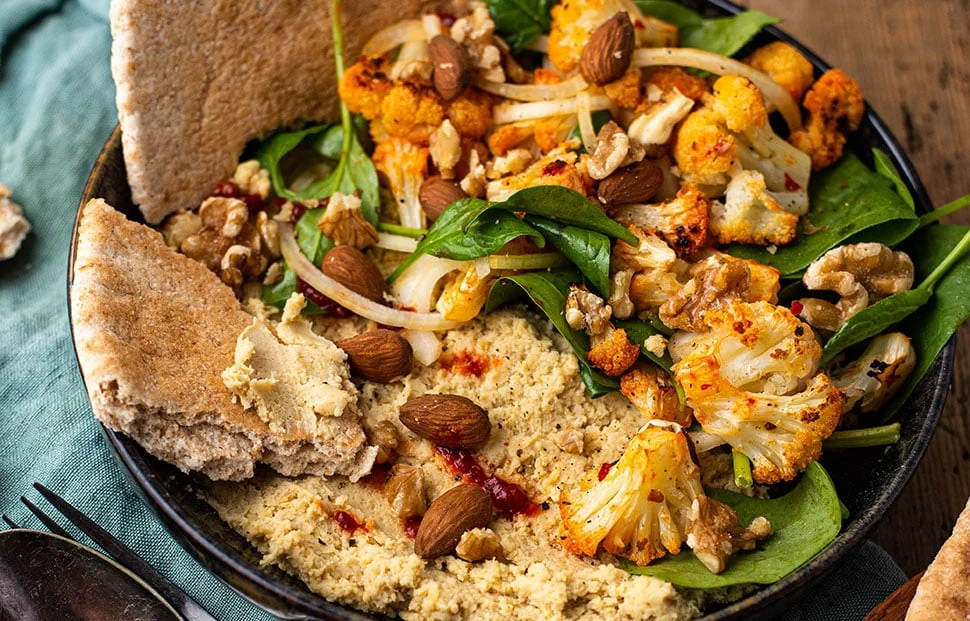 Hummus bowl met geroosterde bloemkool 2 Hummus bowl met geroosterde bloemkool