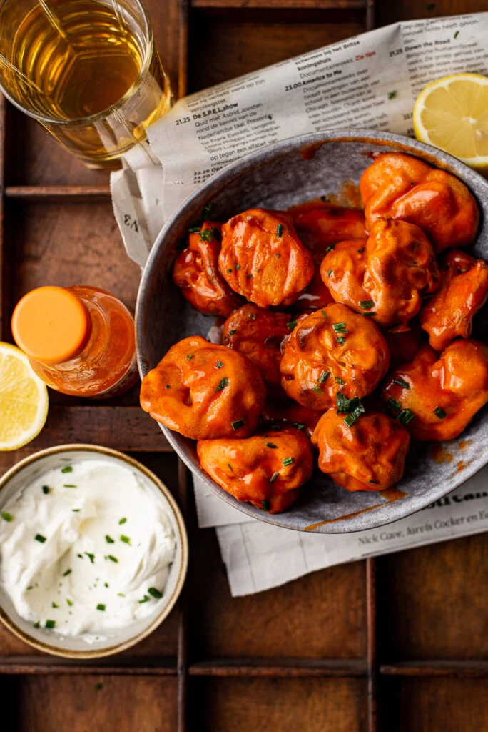 Buffalo Cauliflower wings met yoghurtdipsaus 25 Buffalo cauliflowerwings